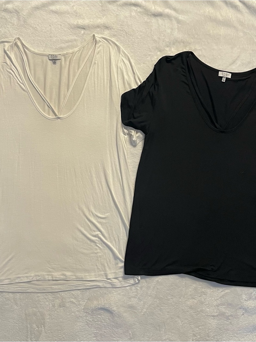Tobi Oversized V-Neck Short Sleeve Tee Duo - White & Black